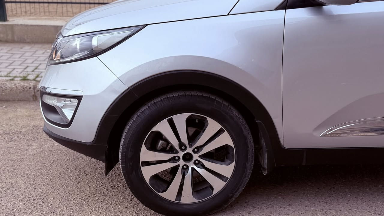 كيا سبورتج ٢٠١٤ خليجي محرك ٢٠٠٠ دوش ماشيه ١٤٠ الف حقيقي السياره نظيفه تخم تاير جديد وصدر السياره بيها صبغ فقط قبغ الجنطه
السعر ١٤٢
السنويه بسمي ارقام جديده 
حي الاعلام بغداد ‭
‭٠٧٧٣ ٥٤٢ ٢٩٧٧‬
