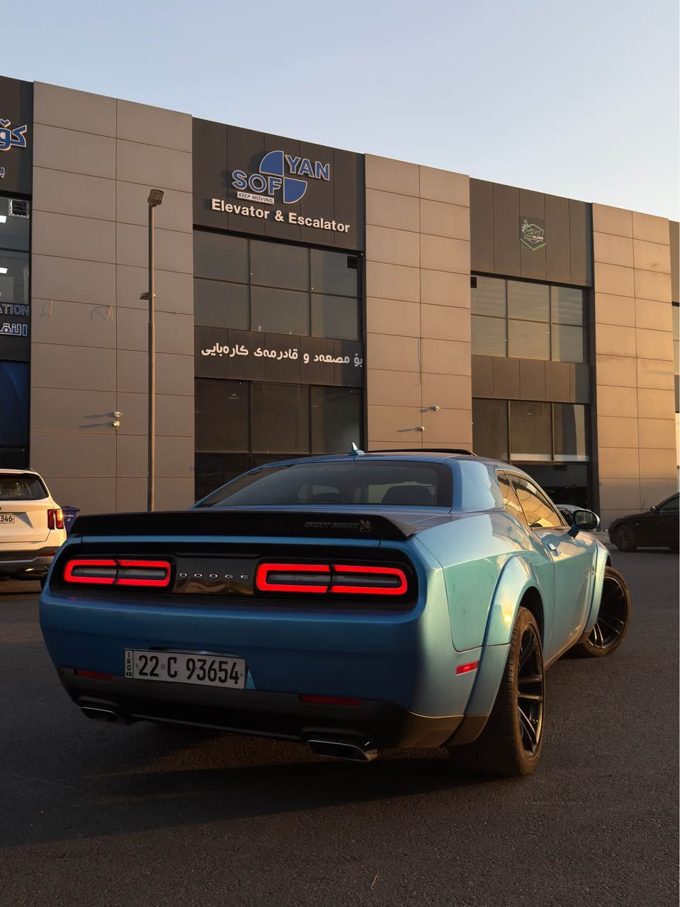 ‏Dodge Challenger Scat Pack Widebody 2023 🔥

تشالنجر سكات باك وايد بدي 2023 فول مواصفات، وارد امريكا، ماشية 1500ميل زيروووو،
المواصفات:
 • محرك V8 هيمي 6.4 لتر 485 حصان
 • فتحة سقف كهربائية
 • رادار أمامي + تنبيه التصادم
 • حساسات أمامية وخلفية + كاميرا رجوع
 • نظام كروز كنترول متطور
 • شاشة جبيرة تدعم كاربلاي/اندرويد اوتو
 • نظام صوتي بريميوم
 • مقاعد جلد/الكالكارا كهربائية مع تبريد وتدفئة
 • ستيرنغ متعدد الوظائف مع بادل شفتر
 • بصمة + تشغيل عن بعد
 • إضاءات LED نهارية وكشافات HID
 • نظام دخول ذكي Keyless entry
 • جناح خلفي وايد بدي مميز + رنكات أصلية 20 إنج
حادثها: جاملغ خلفي وباب صبغ وجاملغ خلفي سايق بارد ومكحل على كد شبر
ايرباك فقط برده

سيارة كلش نضيفة، ما ناقصها شي، فول مواصفات
سعر  32,500 وبي مجال بسيط
تواصل ***********
للتوضيح: سياره بدون رقم أربيل, العراق
