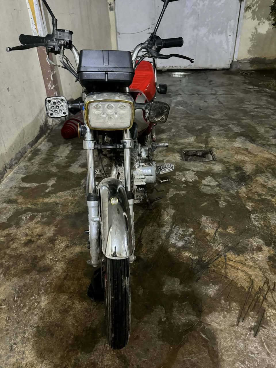 سلام عليكم شباب موطور سيفان
موديل 23 موطور خير من الله كلوبات اشاره شغاله 
كهربائيات كلهه شغاله مكاني ديالى شهربان 
السعر 450 وبي مجال اتصال ع رقم 
***********
