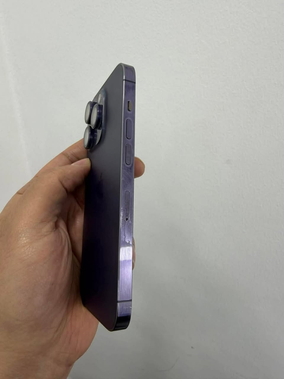 ايفون 14برو فقط ذاكره 256بطاريه 78بلاديه جهاز شرق اوسط كلش نضيف ما مبدل بيه ولا قطعه تجي السعر 665الف قفل عنواني بغداد المنصور ***********واتساب وخط
