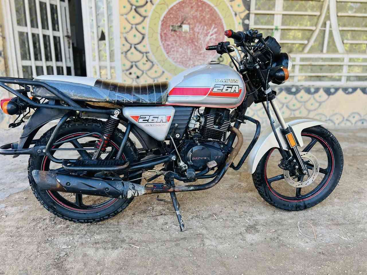 سلام عليكم. دراجة دايوان للبيع موديل 22 أوراق. استنساخ مكفولة.  كفالة عامة.  كهربائيات كاملة. أي. نقص.  مابيهةً  محرك. 200 سويج.  سجينةشرط انضف من الصورة .   السعر مليون  وبيهة مجال.  الرقم. ***********
