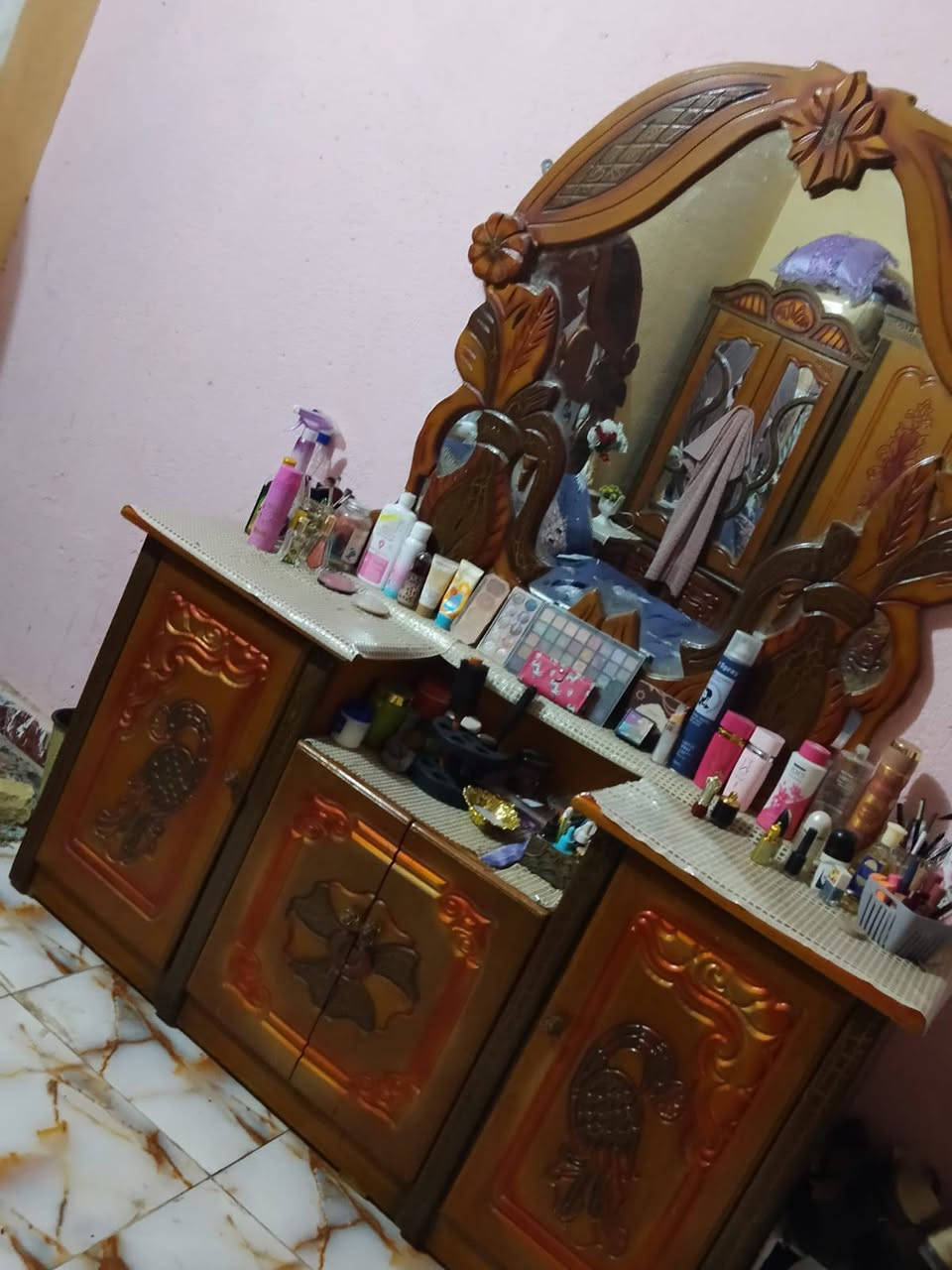 غرفة صاج للبيع نظيفة سعر 700الف وبيه مجال للشراي الاسكان الصناعي ***********
