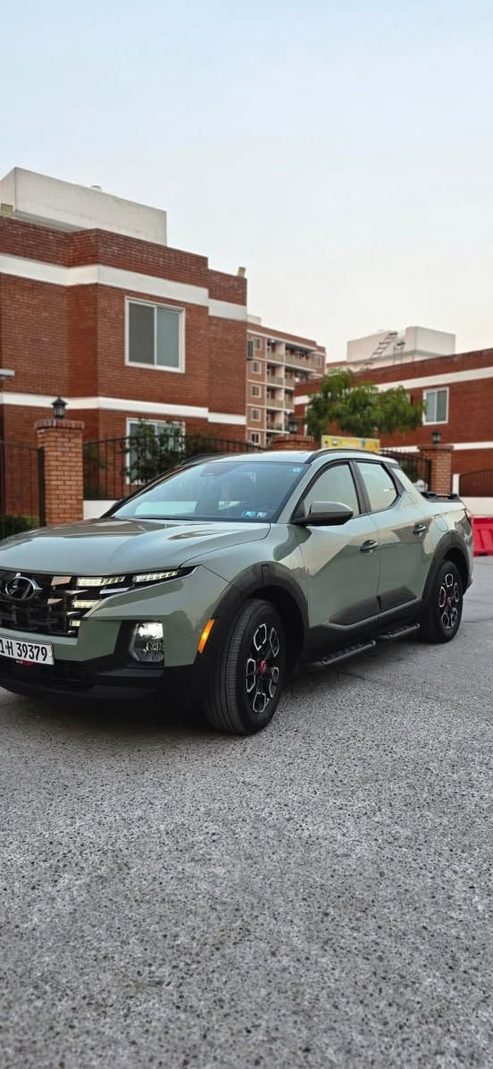 للبيع هيونداي_سانتاكروز  2024 (مواصفات XRT )
وارد امريكي ، رقم بغداد شبه مميز

فول فول موصفات 

سعة المحرك : 2.5 TURBO 

عدد الاسطوانات : 4

القوة الحصانية : 281 حصان نظام الدفع : كلي HTRAC

ناقل الحركة : اوتوماتيك 8 سرعات 

حادث السياره : صبغ بنيد فقط ، وبارد قليل جاملغ خلفي 

حاله الايرباك : فقط الاستيرن

المسافه المقطوعه : 33 الف كيلو 

#مواصفات

بصمة تشغيل عن بعد 

فتحة سقف

رادارات / رادار امامي /رادار جانبي /رادار خلفي

قيادة ذاتية

توقف ذاتي 

كشنات تدفه ‏

كشنات جلد                                              

كشنات كهرباء 

مري هيتر / رادار / كاميرا

دفع رباعي  نضام جبلي وثلجي وترابي اوتوهولد . 

ويل كروم 20 

صندوك كهرباء 

مسجل ناطق سستم سماعات BOSE

اواكس وبلوتوث و USB يعمل

مApple CarPlay / Android Auto

دخول ذكي نظام 

حاجب ليد

 / 3 مكان خزن

نقطه عمياء

مراة تعتيم

اشاراة بالمراياة الجانبيه                                   

فول تحكم ستيرن                                    

كير أوتو + عادي + شفتات ستيرن

اوتو بريك +بريك بصمة

لايتات 4 عدسات زينون

شاشة كبيره

داخل جلد 

نضام قيادة + سبورت + نورمل + سمارت

مثبت سرعة

تحديد مسار 

رادار الخطوط البيضاء 

شحن اللاسلكي

‏شاشة إلكترونية

الخريطة

‏AUTO HOLD

مصابيح خلفية LED

مصابيح ضباب LED 

السعر 230$ وبيه مجال 

مكان السياره ، بغداد ، حي العدل ، او شارع فلسطين 

للتوصل ***********
