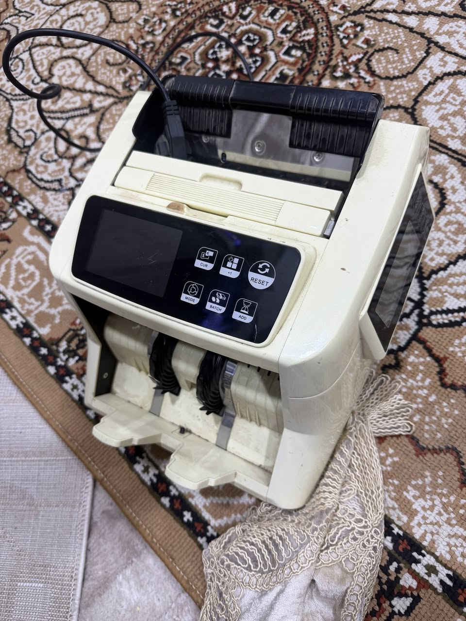 السلام عليكم ماكنة عد اموال الي تفيدة يتصل و يدلل ***********
