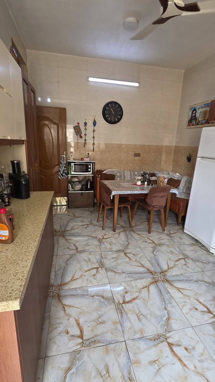دار مع مشتمل للبيـــــــــــــع....
حي شبــــــــر الثانيــــــه قرب شــــــــــارع / 40.... 
ــــــــــــــــــــــــــــــــ
العقار مطلوب للمصرف// 70 مليــــــــون 
ممكن يستقطع من السعـــــــر الكلي 
ـــــــــــــــــــــــــــــــــــــ
طابــــــــو مــــــلك صـــــــرف... 
طابقيــــــــن والبناء جــــــــديد وبحاله جيده... 
مســـــــــاحة الدار // 140م ركـــــــــن.. 
مســـــــــاحة المشتمل // 85م 
ـــــــــــــــــــــــــــــــــــــــ
يحتوي الدار على 
أربعة غرف نـــــــــــوم صالــــــه هـــــــول مطبـــــــــــخ حار بارد صحيات خارجية وداخليه كــــــــــراج ومـــــــــــــناور 
ـــــــــــــــــــــــــــــــــــــــــــــ
والمشتمل... 
غرفتيــــــــــن نوم صالــــــه 
هـــــــول مطبـــــــــــخ صحيات خارجية وداخليه.... 
ــــــــــــــــــــــــــــــــــــــــــــــــــــ
عقارات رامســــــــــر 
***********
***********
