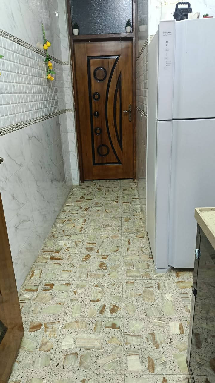 بيت للبيع 100متر طابق ونص بنيان درجه اولئ مطلوب للاسكان ...عنوان البيت حي النداء شارع المجمعات مقابيل مخبز الكراده قريب عالشارع العام للاستفسار اكثر الاتصال عالرقم ***********
