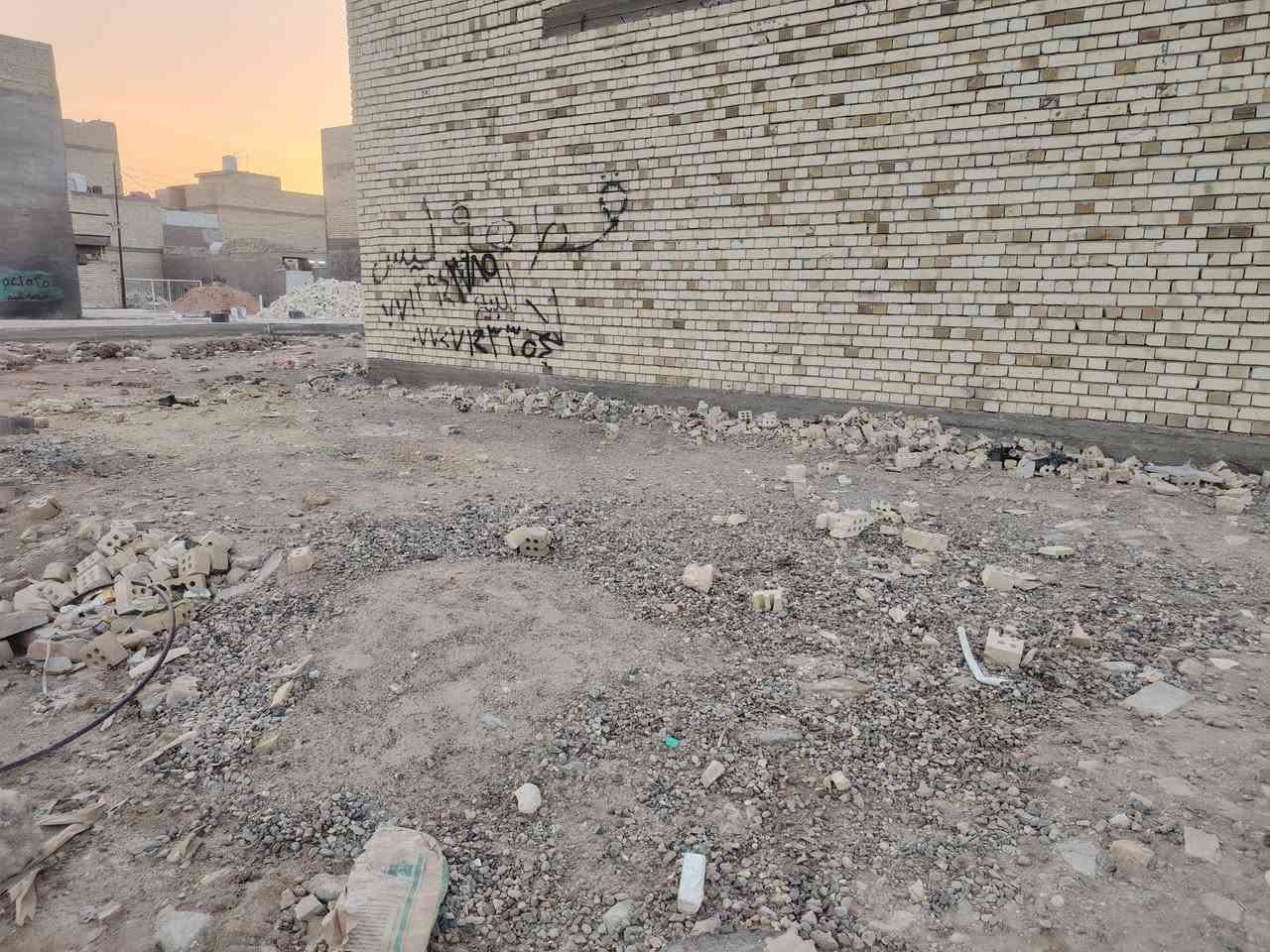 السلام عليكم عندي 
قطعه ركن 50 متر واجه 10متر  ونزال 5متر الظباط الثانية (زراعي البلديات) تصلح تكون محلات او مشتمل مكانها مميز بين فرع 10 وشارع 15 مجاري  ومي وكهرباء كاملات. و التبليط بعده جاي يكصون بالافرع 
سعر  29      ***********
