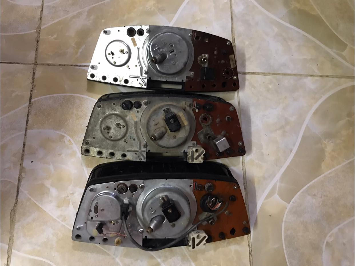 متوفر ساعات دشبول مارسدس ابو جحيل W123
جدد مال حاويه شغالات 
***********
