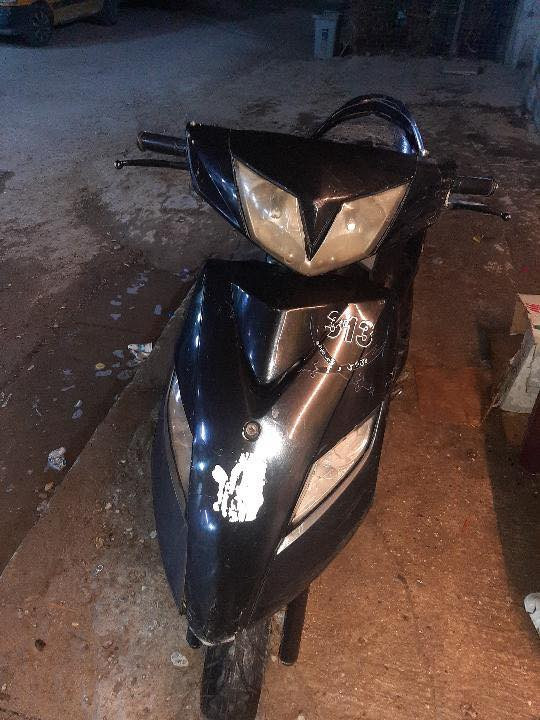 سلام عليكم
عندي دراجة ثعلب 140 نضيفة كلشي مابيها امبدل ولفات شغاله سلف وهندر مكانيّ بغداد  الحريه السعر500وبيهه مجال ***********واتساب
