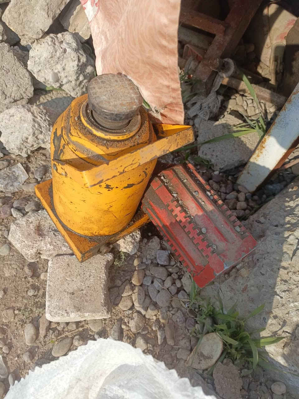 للبيع ادريل دبل بشاره مع 13 لقمه وجك هواء مع دريل صغير للاستفسار الاتصال على الرقم ***********العنوان تاجي قرب جسر دوار
