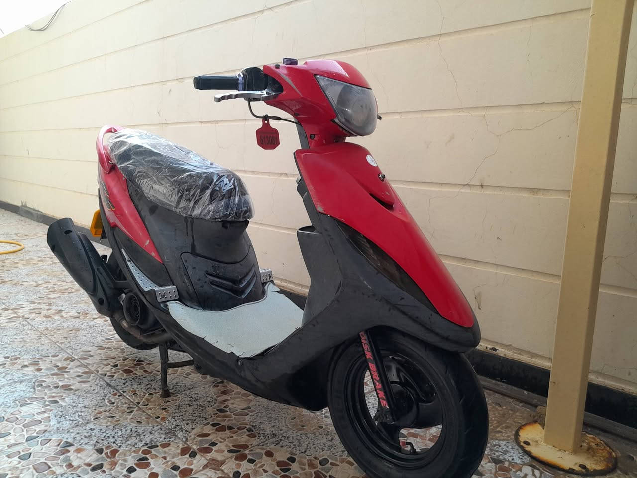 سلام عليكم دراجه ماكس عادله للبيع دراجه مامفتوحه نضيفه وما قاصره ميحتاج اله شي عده باتري لان باتري مالته ضعيف مايشغل سلف والدبل الامام يحتاج تبديل غيرهم ابد ما بيه شي صديقي تاخذه متخسر عليه خير من الله  رقم الهاتف ***********
