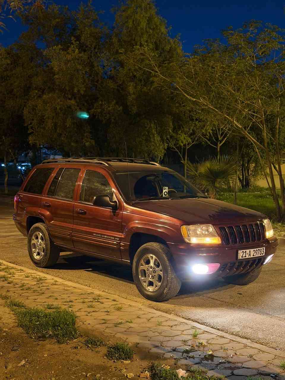 كراند شيروكي لمتت 4x4
سنويه باسمي
موديل 2000
V8 / 4.7L
كير مكينه ضفيره بدون عيب مابي اي خلل
كشن جلد  تدفيه 
ثلاث قطاع صبغ للجماليه
مكان السياره كركوك 
رقم الهاتف ***********
سعر 73$
