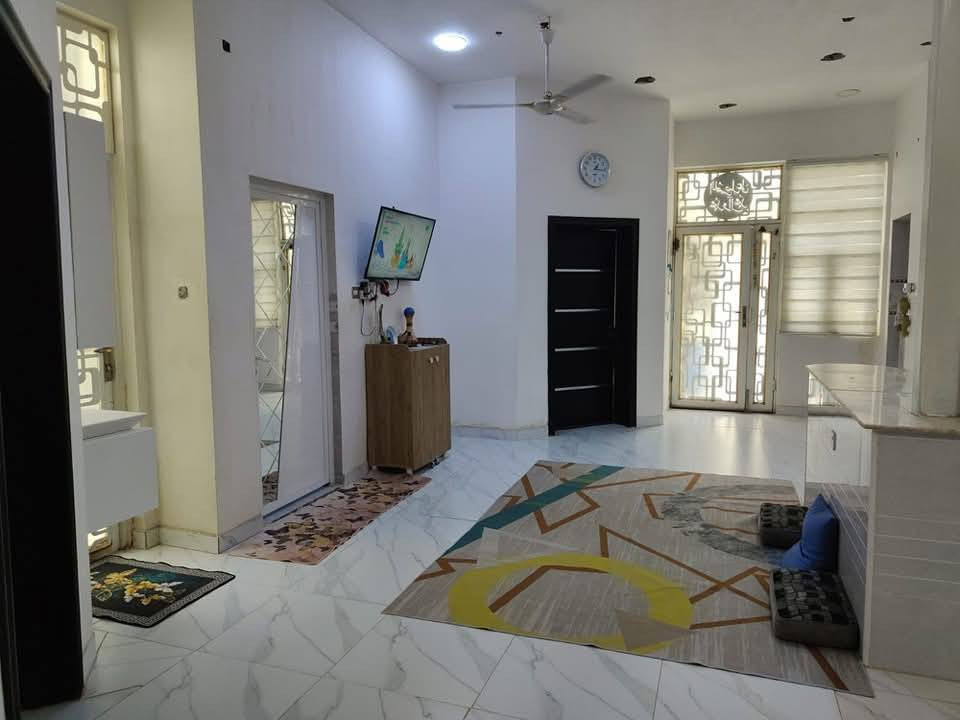 #مكتب_ظلال الرافدين
للبيع للبيع بيت طابو زراعي اسهم في منطقه سيد علاوي قريب على المضخه  يحتوي / ٢غرفه/براني / مطبخ /حمامات خارجيه وداخليه/ بناء حديث

المساحه ٢٠٠

مكتب ظلال الرافدين 
بيع وشراء كافة العقارات من ابنية سكنية وتجارية ومنازل ومحلات وقطع الاراضي ..ملاحظه_لعرض عقارك ماعليك اله مراسله الصفحه 
للتواصل والاستفسار اكثر الاتصال على الارقام التاليه  ***********
*********** وتساب
أو زيارة المكتب في العنوان التالي السماوة 
[مقابيل مصرف لدم مجاور متنزه حي الجمهوري
