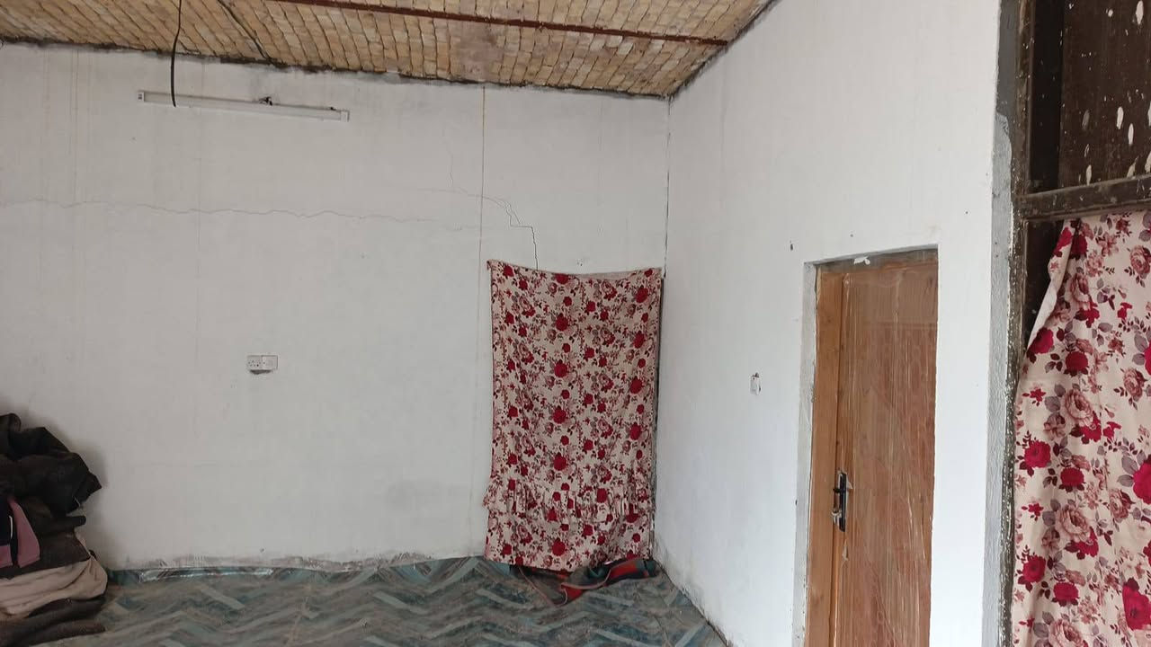 بيت للبيع الجربوعية الاولى الساده ال حافظ  المساحه 200 متر غرفتين وصاله ومطبخ وحده من الغرف مامزكوفة السعر 17 وبي مجال  قرار محكمة للاستفسار اكثر اتصل الرقم ***********
