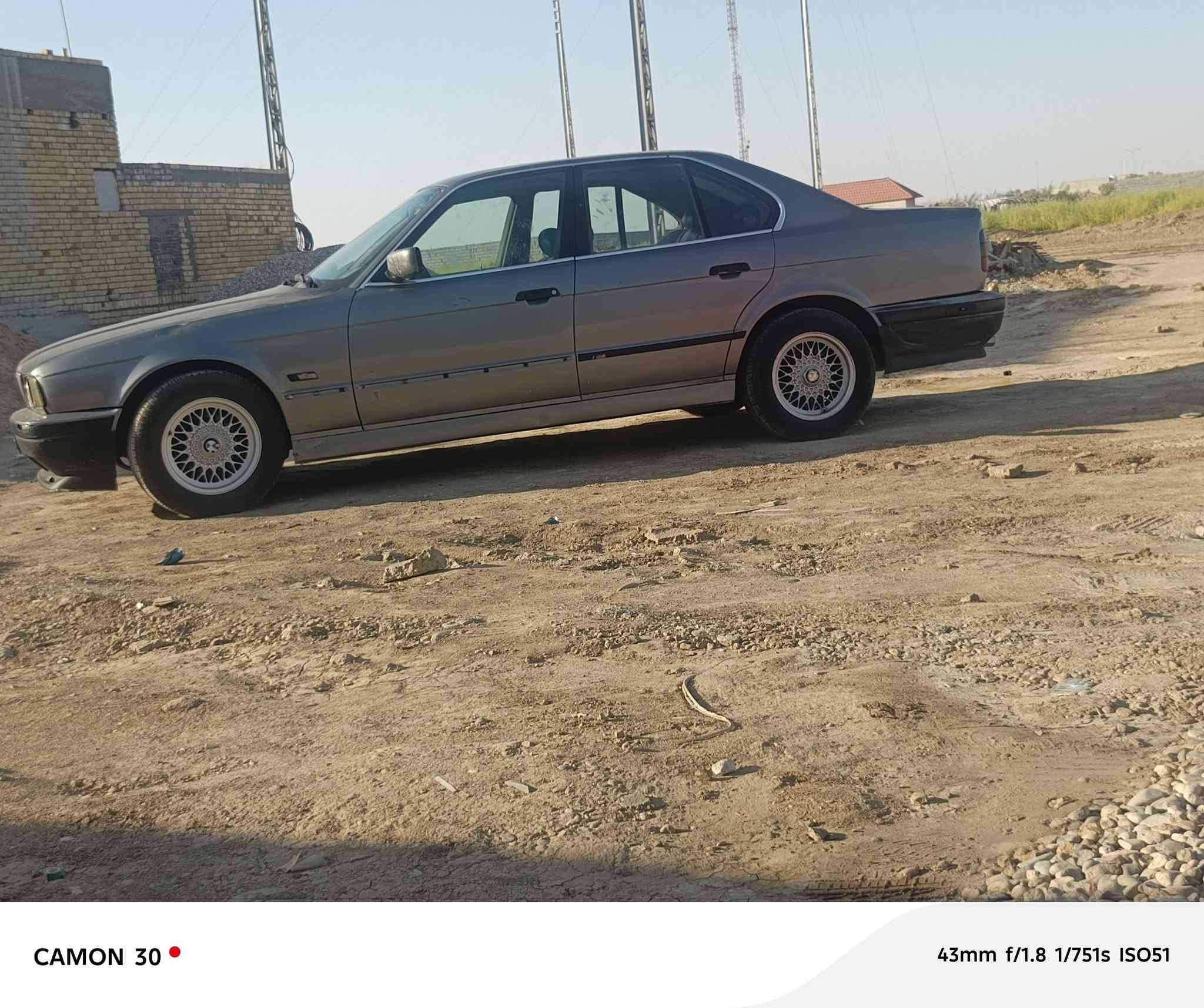 سلام عليكم سياره بي ام اصوليه رعيهه مندله سنويه اصليه سياره جديده بس لكير شويه بي صفنه بل تحريكه سعر ٢٢ ؟ *********** محركهه جديد
