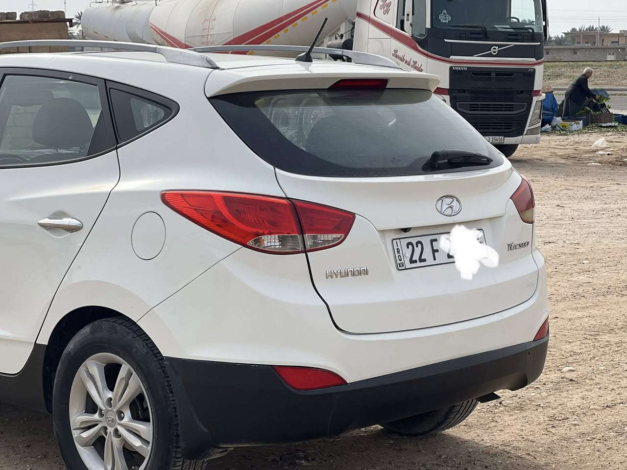 سلام عليكم 
توسان2011خليجي
فول موصافت مكفوله 
بيها بس بل اهلال مال الجملغ شويه 
السياره ما نقصها ايشي صدر محرك كير كله كفاله 
الشراي يتصل***********
