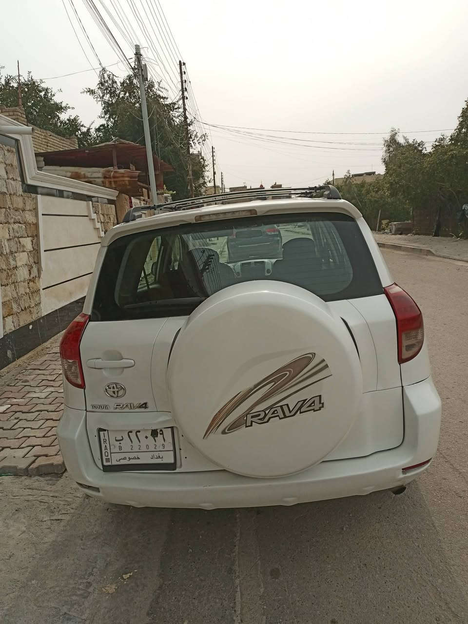 السلام عليكم للبيع سياره راف فور محرك سته اسلنتر موديل 2007 وارد امريكي مصبوغه عام الجماليه العنوان بغداد السعر 85 ورقة 
الاستفسار ***********
