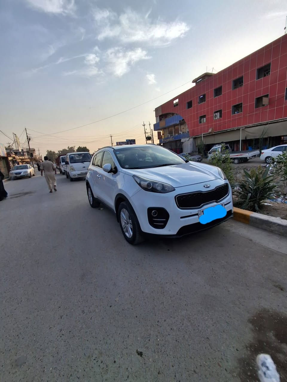 السلام عليكم
سبورتج ٢٠١٧ خليجي 

بيه بارد بالجاملغ الخلفي كد شبر

ماشيه ١٣٠ الف محرك كير مكفولات السياره بأسمي

السعر ١٧٣ وبيه مجال بسيط ان شاء الله 

للاستفسار ***********
