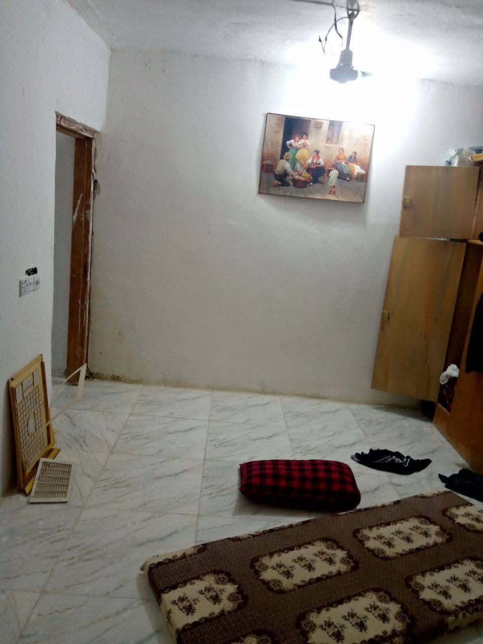 متوفر بيت للبيع مساحة 100متر 
طابق واحد نضيف 
تفاصيل حمام خارجي وطرمه  وستقبال طولها 7مترات ومطبخ  وحمام كبير داخلي وغرفه 
ودرج خارجي 
ملاحضه لبيت اعله من الشارع خريطه جديده مسويها 
بناءوسيراميك وبياض جديد بواري جديده مجاري جديده انسه شي اسمع نزح شتايكر جديد. 
نقص بس واجهيه يرادلها ترتيب 
موقعه 4000شارع مقابيل اسواق علي ابو العيش 
قريب شارع تقريبن 5بيت عن شارع 
الاستفسار خاص


**إذا كنت صاحب هذا الإعلان وتريد حذفه لأي سبب، رجاءا أرسل رسالة إلى الدعم الفني**