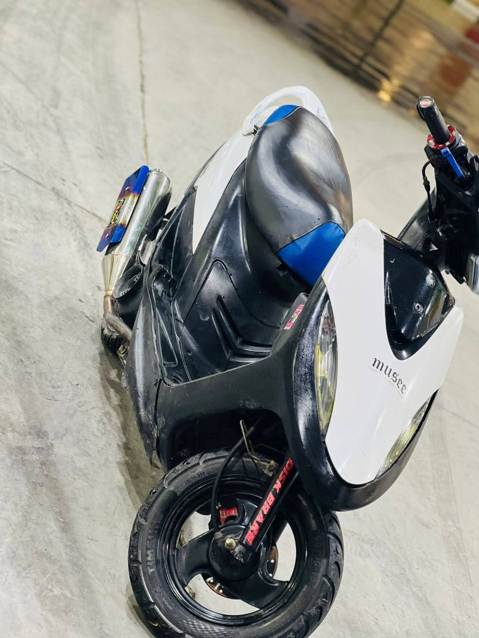 سلام عليكم ماكس عدله ١٤٠ دراجه بلاد مكينه بلاد دراجه نظيفه مامتعوبه بيها شلعه ومعدل تشك لكاع وكيله بيت عاشور صاله ٦ أشهر من طالعه شراي يتصل ويدلل *********** مكاني مغربه
