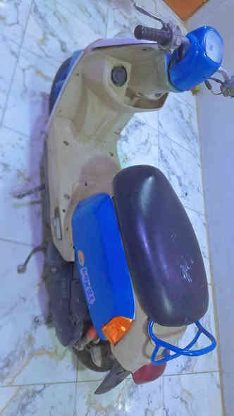 السلام عليكم ماكس بوليسي دراجة حلوة ونظيفة كلش مرتبة مثل ما تشوفون بل صور كفراتها بلاديات بس صابغهن والله لو ما محتاج فلوسها ما ابيعها السعر 500 وبيها مجال  ***********
