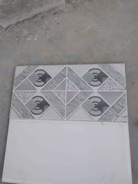 عندي 135متر سراميك البيع المتر علا 4500 /07500746066