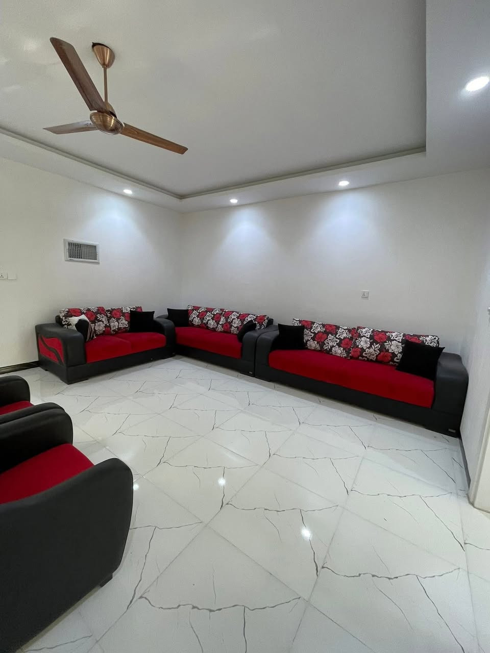 #منزل للبيع في #حي هفالان #مقابل #حديقة
#المساحة: 100متر #مربع
يتكوّن من:
 • #استقبال 4 نوم

السعر 

https://t.me/+m60wvjZu4FE0YjAy
0773 222 91 42 call 📞
