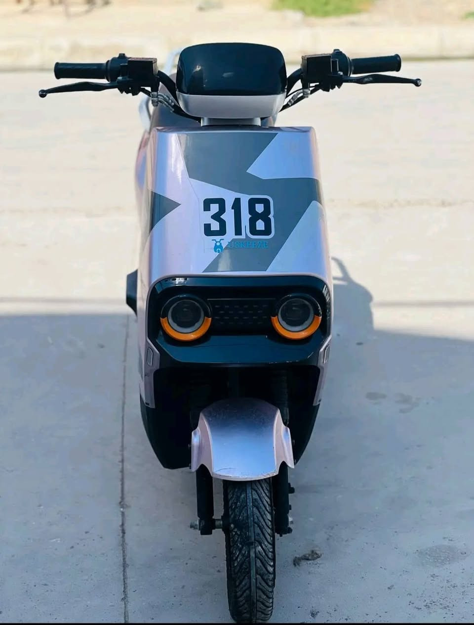 318 للبيع الماطور مثل ما موضح بل صوره 
الماطور بي شخوط بل صفحه 
تاخذه شرط الفحص باتريات جدد واحد منفوض شي قليل
الباقي كلهن شرط
يمشي من 35 الى 40 كيلو متر
بي بصمتين موجودات و مفتاح واحد الثاني ضاع 
السعر 550 بي مجال حك الجيه *********** واتساب 
اببو ال 450 لا تراسل 
الموصل جانب الايمن وادي حجر
