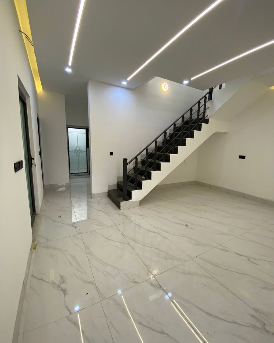 🏠دارصفر بناء حديث
   موقع مميز للبيع
~~~~~~~~~~~
البيت فول فول
نظام دكت سقف مغربي
شبابيك المنيوم دبل جام
~~~~~~~~~~~
طابو ملك صرف✏️📋
~~~~~~~~~~~
📐المساحه:دار 135م
📐الواجهة :-8م
~~~~~~~~~~~
📍الموقع :-حي الواسطي 
قوب مول هدايت2
~~~~~~~~~~~
💸السعر :علق تم يوصل السعر
~~~~~~~~~~~
يحتوي الطابق الاول على:-
كراج +مطبخ حار +مطبخ بارد
استقبال غرفتين نوم +صحيات
~~~~~~~~~~~
يحتوي الطابق الثاني على:-
هول +صحيات + غرفتين نوم
~~~~~~~~~~~
للاستفسار اكثر الاتصال على
***********📱
~~~~~~~~~~~
نستقبل جميع العروض 
🏠السكنيه  🏛️التجاريه
