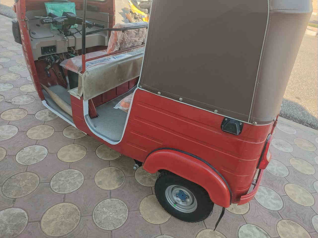 السلام عليكم تكتك ٢٠ شهر ٧ أوراق وكيلهه سيد وسام بالمجر كفاله عامه افراش دوشمه مسجل تخم تاير جبلي تكتك جاهزه حمره طماطه شراي يتصل *********** مكاني بالمجر
