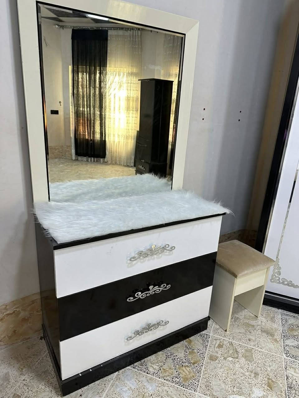 غرفه شرط النظافة اخو الجديد ٤٥٠ ويه دوشك شراي دزلي صوره عالخاص


**إذا كنت صاحب هذا الإعلان وتريد حذفه لأي سبب، رجاءا أرسل رسالة إلى الدعم الفني**