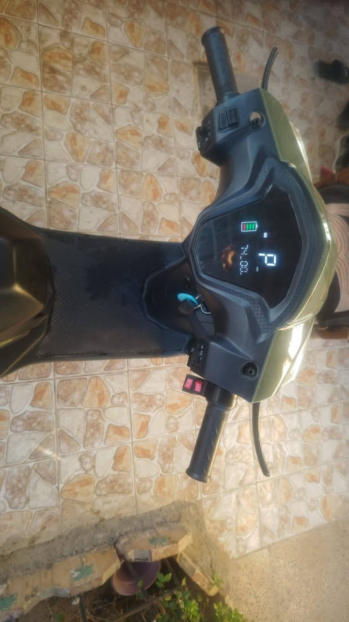 دراجه شحن سكنس جديده مستخدمه شهر ملف 2000 سرعتها 65 ودراجه نضيفه مثل ما واضحه عندك للاستفسار *********** بغداد, العراق
