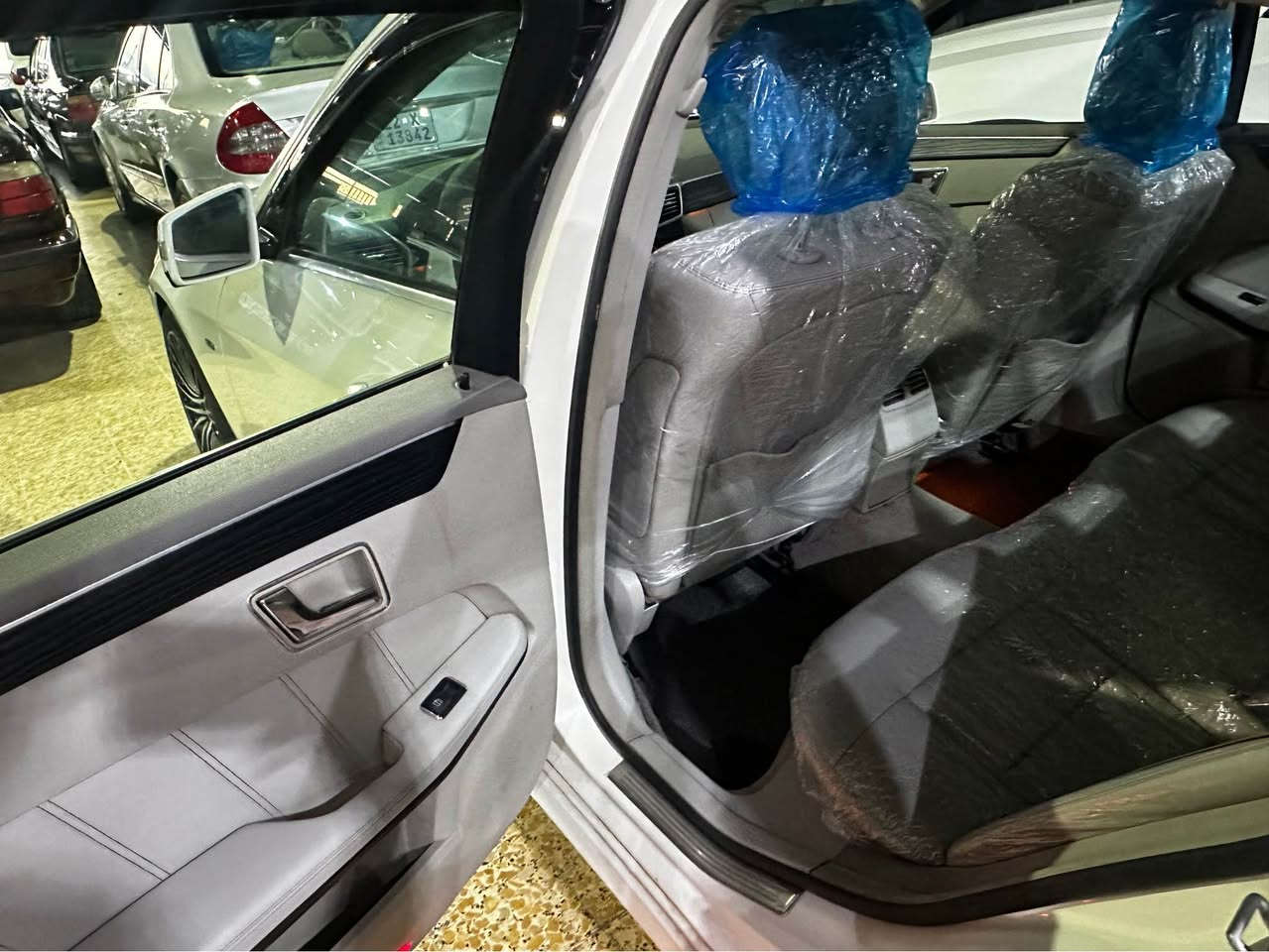 مارسیدس ۲۰۱۰ Eکلاس ۲۵۰ فول مواصفات پانوراما گیر محرک تحویل وکاله بالشرط 4 تایرات ویل جدید أربيل, العراق


**إذا كنت صاحب هذا الإعلان وتريد حذفه لأي سبب، رجاءا أرسل رسالة إلى الدعم الفني**