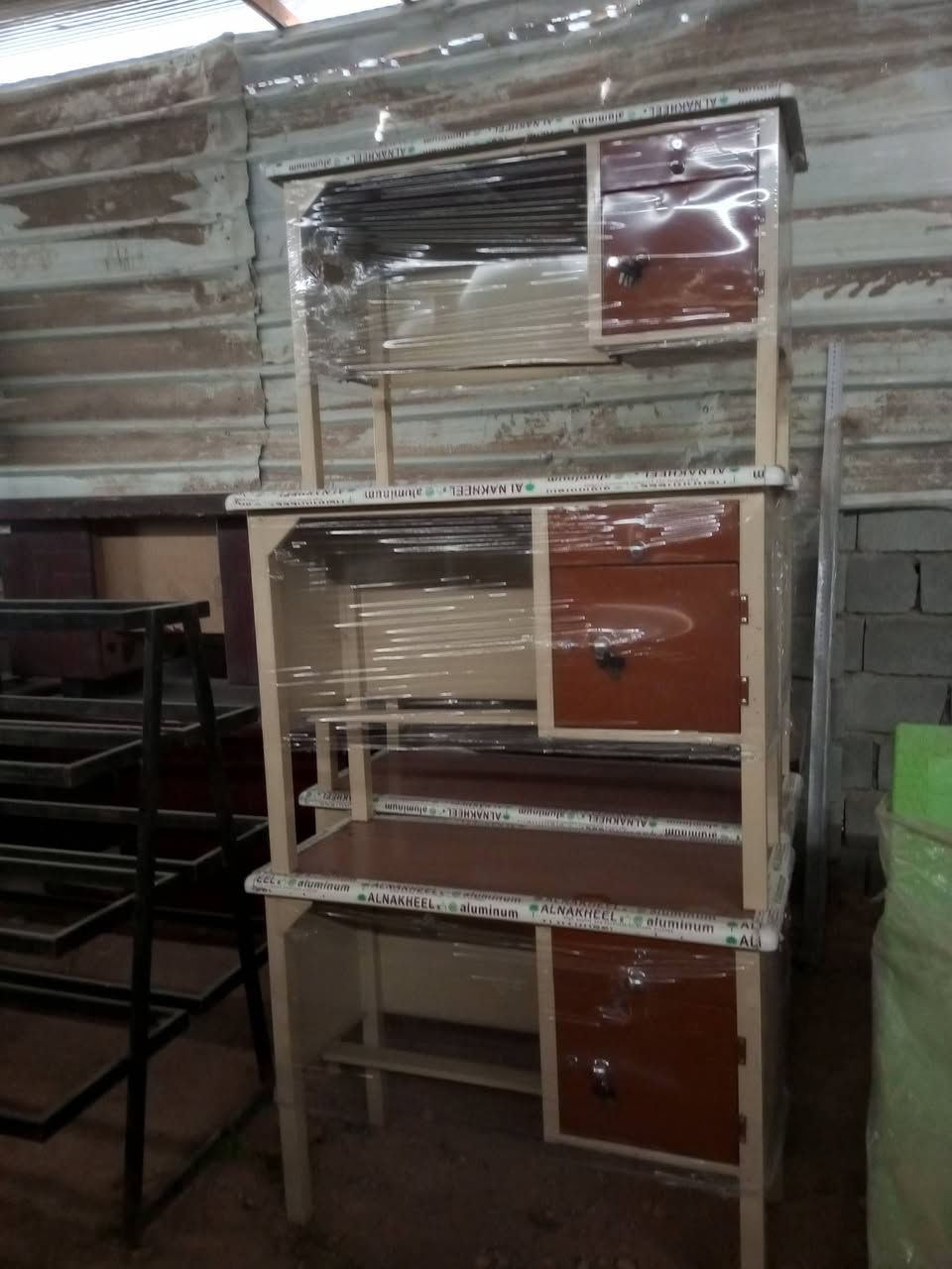 انواع الاثاث الجديد و المستعمل في مزاد الامير 
عنوان شارع ام العضام قرب مكتب المدينة للعقار 
***********
