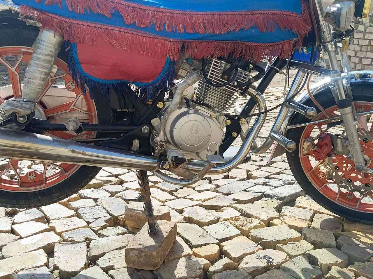 سلام عليكم دراجه سافان للبيع موديل 2024 محرك200 لستفسار *********** مكانها طريق لمجر مطعم طواحين
