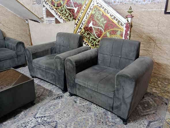 سلام عليكم تخم 7 مقاعد معه طبله وصطيه نضيف جدن طباخ مصري 5 عيون مكان مدينه الصدر ***********
