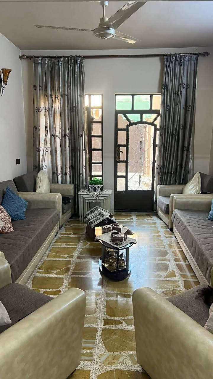 للأيجار الدار طابقين (المساحة120م)

حي الحدباء قرب صيدلية الفيصل

الطابق الأرضي غرفة نوم وهول واستقبال  ومطبخ  وصحيات وكراج 

الطابق الثاني غرفتين نوم وصحيات وبيتونة وسطح 

للأستفسار مراجعة مكتب الوطن للتجارة العقارات 
الموصل حي البلديات من جهة السكر قرب مول سانكو 

او اتصال بالأرقام التالية 
كورك ***********
آسيا ***********
