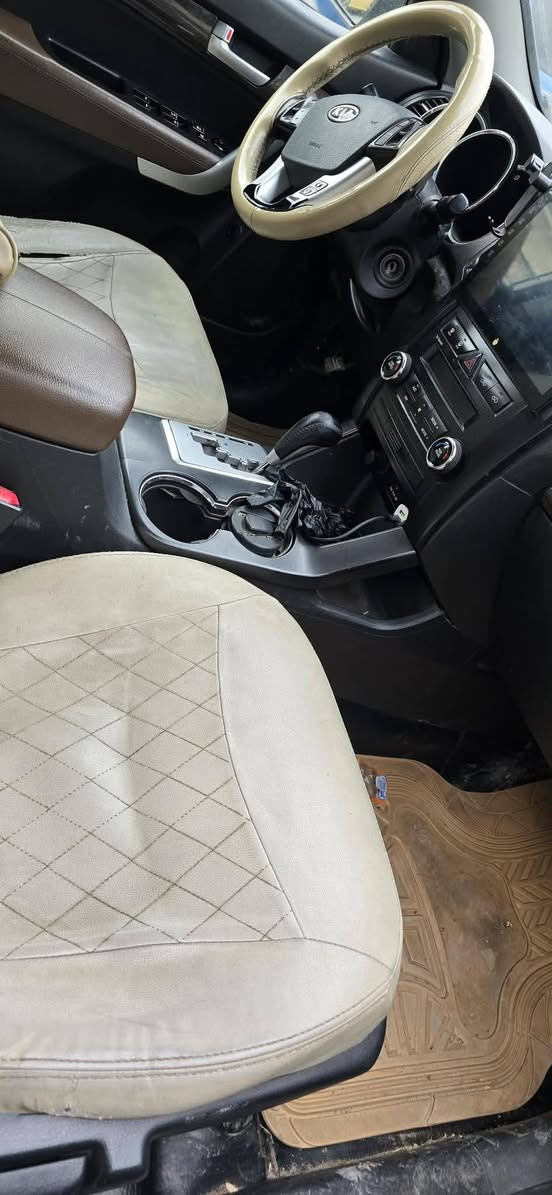 سورنتو موديل 2012 ورد كوري  للبيع
٦ سرندر
بانوراما قطعتين
تبريد قطعتين 
تحكمات ستيرن وتحديد مسار
داخل قرميط والكشن الامامي كهربائي.....والاضرار موضحة في السونار
السعر ١٥٥  وبيها مجال شي قليل للطيبين
محرك مامفتوح بس اثر نفخ بسبب عدم تبديل الدهن صار فتره 
موصل ايسر 
توصل عل رقم 
***********
