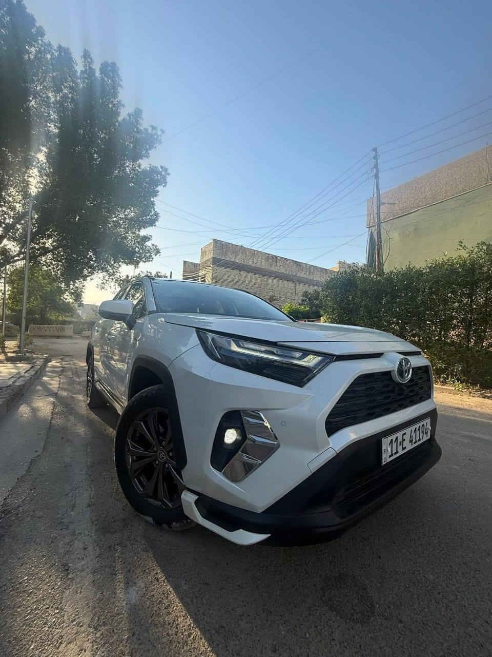 السلام عليكم .. 
رف فور 2023  بغداد هايبرد خليجي شركة ساس كفاله الشركة كير ومحرك وصدر  بعدهي ضمن مدة الضمان
 فول مواصفات 
محرك ٢.٥ 4سلندر
 كير 8 سرعات  اوتو 
 فتحات تكيف خلفيه 
 حساس امامي خلفي 
مصابيج LED اماميه واناره نهارية.
 ماشيه 33 الف  
 ملاحظة ...
 السياره كفاله عامه عدا تكحيل بسيط في الدعاميه الاماميه والخلفيه موضح بالصور 
  اضافات السيارة ...
 دوشمه محيطيه للسياره بالكامل
عازل حراره للسياره بالكامل
   السعر .. ( 280 ورقه )  مجال بسيط
  العنزان : بغداد الشعب قرب النادي العربي
 للاستفسار الاتصال على الرقم 
 ***********
