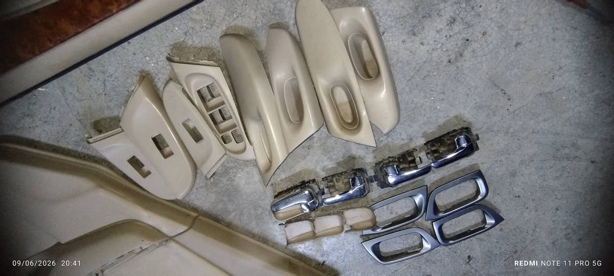 سڵاو
تاقمیک بەرگە دەرگای سەنی بۆ فرۆشتن زۆرتازەیە کامل ئەشیا هیجی نوقسان نیە 
***********
