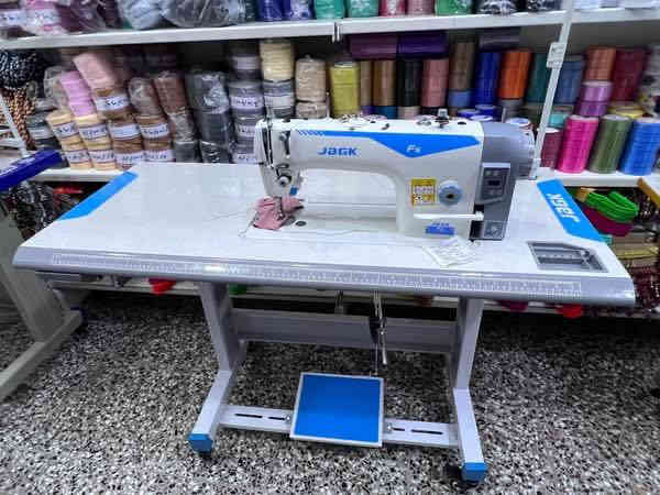 متوفر لدينا مكائن خياطه 🪡 
انواع المكائن: 

-  جاك F5
- باستبرذر 
- فراشه
- اوڤر

يوجد لدينا خدمة توصيل 🛵 داخل الرمادي سعر توصيل حسب منطقه الزبون 

للاستفسار على الرقم *********** متوفر واتساب 🟢⚪️

العنوان / الرمادي شارع الاورزدي قرب اسواق الاخرس محل ابو غسان للوازم الخياطه 🪡
