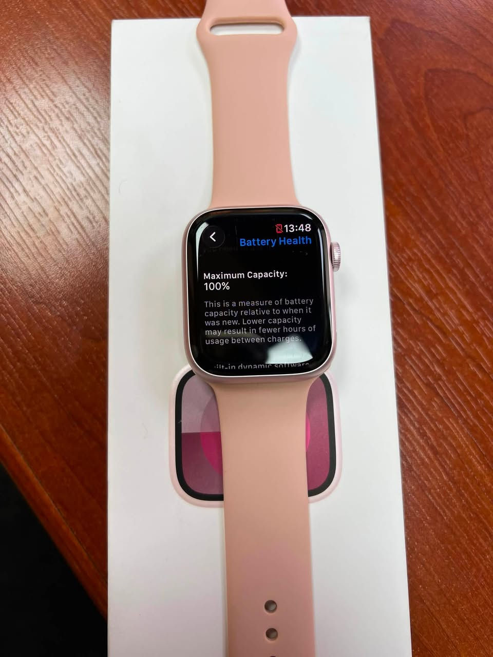 ‏Apple Watch series 9 Silver⌚️45mm
السلام عليكم 
ابل واتش جيل 9 اصدار نايك 
حجم الساعة 45 mm
بطارية الساعة 100%
نظافة الساعة 100% والله حتى اظلمها اذا اكول بيها شخطة الساعة سيرها الاصلي ما ملبوس وشحانتها الاصلية ما مفتوحة ويمك الحساب بعد الساعة موضحة بالصور مصور كلشي بالتفصيل ودقيق علمود توضح الك بشكل كامل 

سعر خاص او اتصال

موصل حي السكر

*********** اتصال + واتساب
