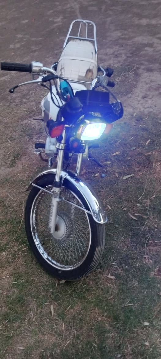 السلام عليكم دراجه تايجر للبيع 20 اوراق صولي مكاني سيطره الاثار السعر 380 رقم الهاتف ***********
