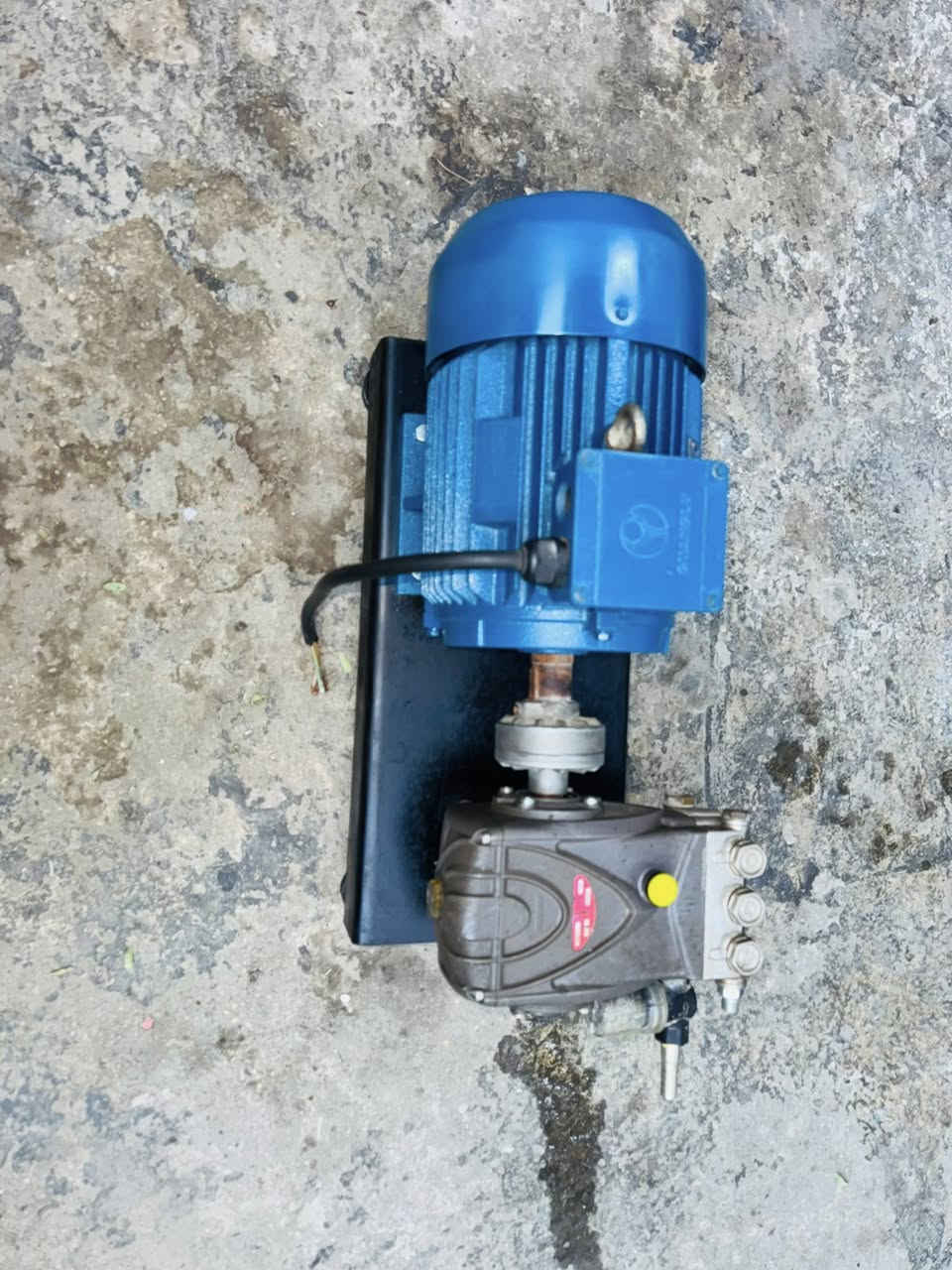 مضخة إيطالية 200 بار 
ماطور 7 ونص حصان 
صوندة 25 متر مسدس طويل 
مستعمل قليل نظيف جدا دفع قوي جدا 
السعر 750 الف مكاني بغداد 
***********
