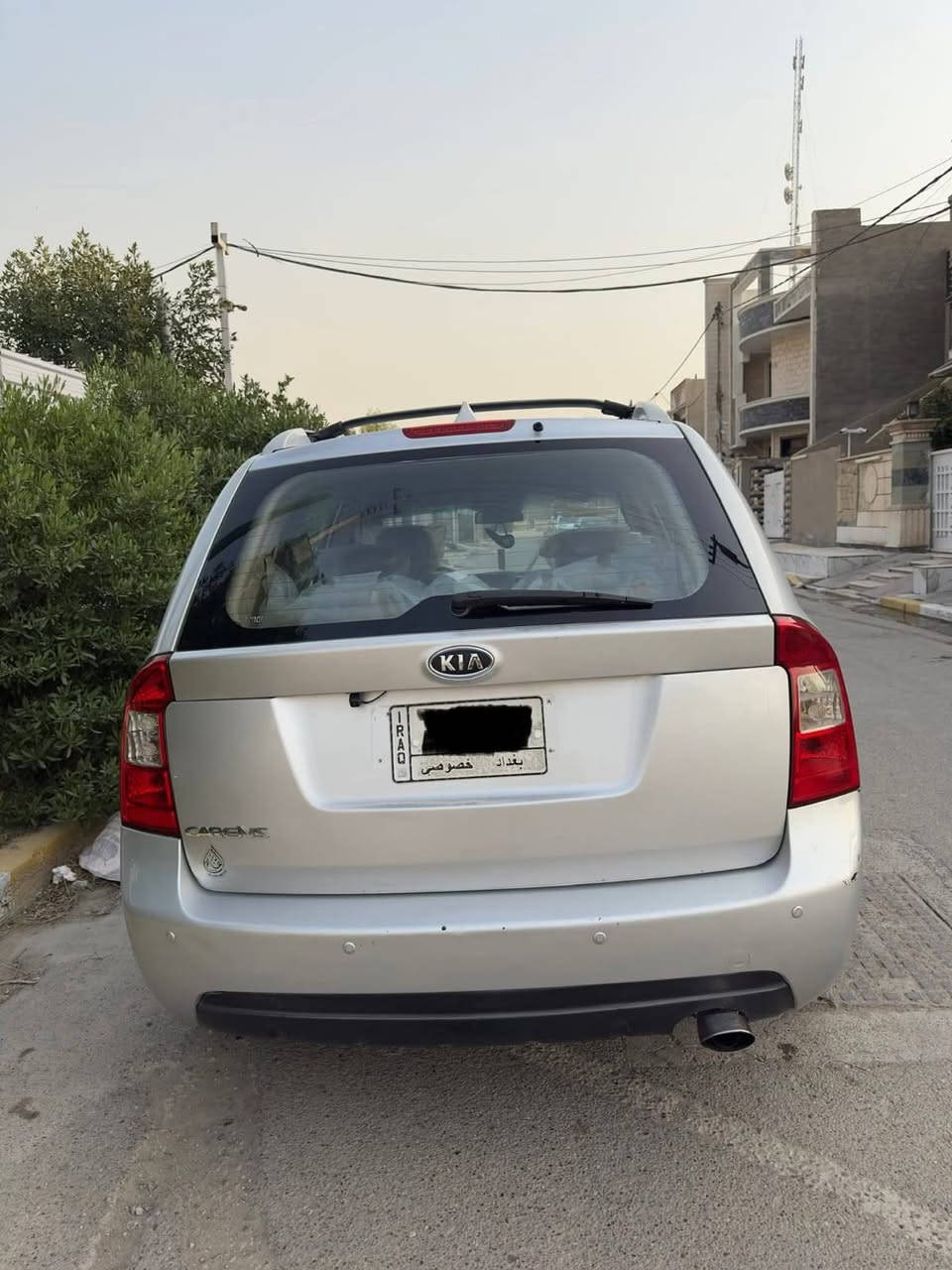 سلام عليكم كيا كارينز ٧ راكب موديل 2008 وارد خليجي يعني مابيه ضربه فقط مصبوغه حزام اثر جراد وللجماليه رقم بغداد محرك 2000 دوش بدايت تنقيص والباقي كله مكفول تبريد قطعتين شاشه تاب 95 وبيه مجال *********** مكان السياره بغداد الحريه
