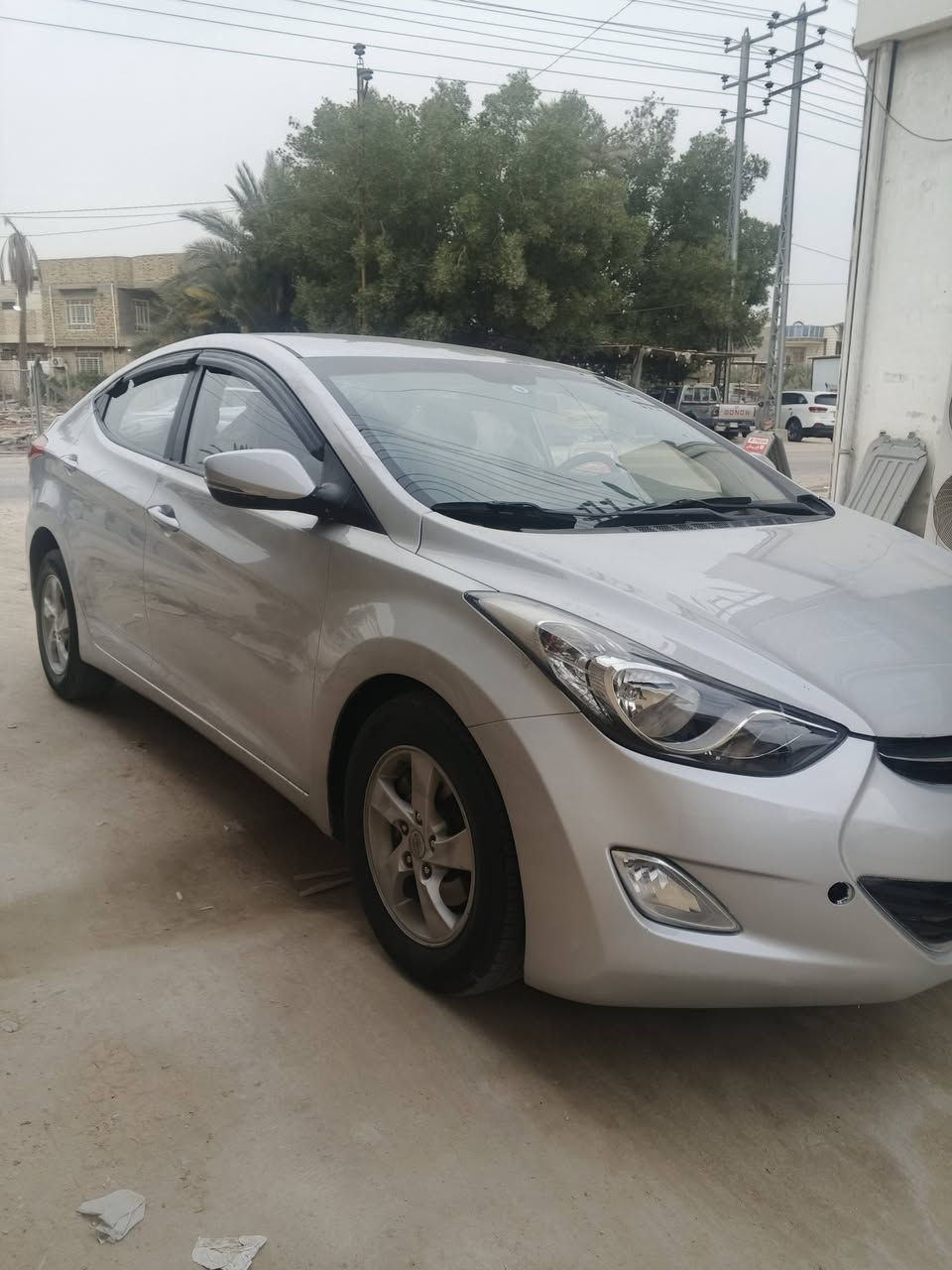 النترا افانتي موديل ٢٠١٢ رقم بغداد دولي 
بيها رشات صبغ بدون ضربه قويه 
محرك وكير مكفولات حداديه جديده تخم تاير جديد تبريد ثلج السعر ٩٥$ مكانه كوفه ***********
