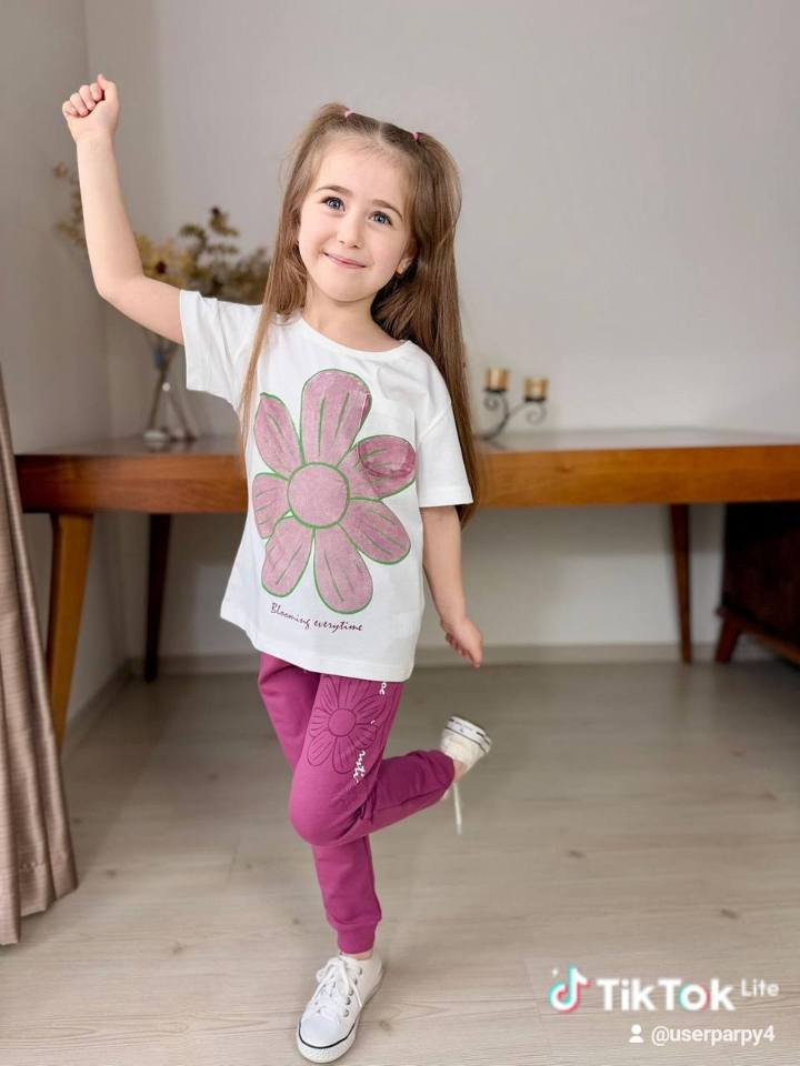 ✨ خلي إطلالة طفلك تلمع
تشكيلة تجنن للأولاد والبنات 👕🎀
🚚 خدمة توصيل سريعة
🔄 استبدال فوري إذا القطعة ما عجبتج
رضاكم أهم شي عندنا 🤍
يوجد توصيل جميع محافضات العراق 
توصيل داخل السوق الفين فقط


**إذا كنت صاحب هذا الإعلان وتريد حذفه لأي سبب، رجاءا أرسل رسالة إلى الدعم الفني**