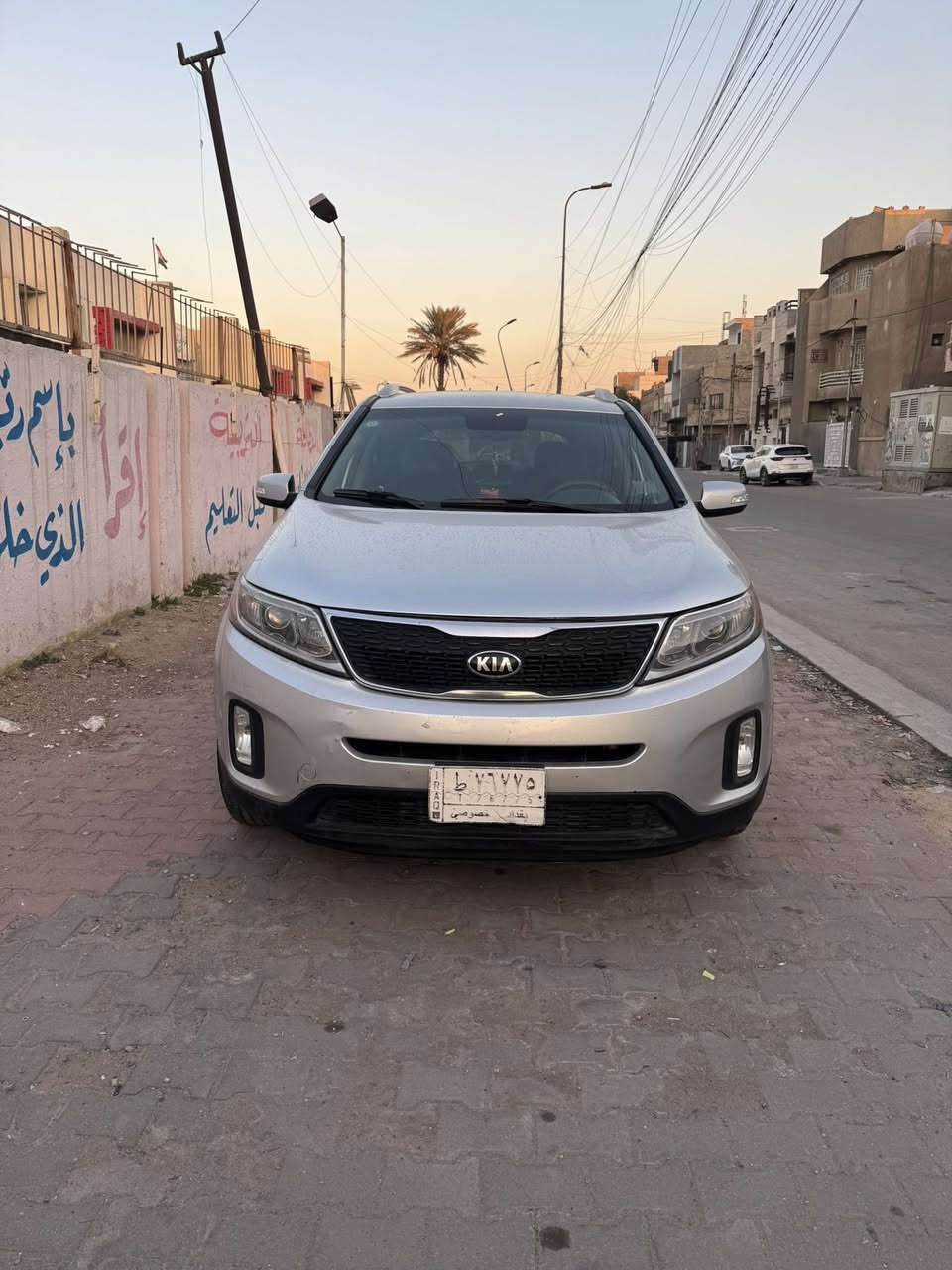 السلام عليكم سيارة سورنتو وارد  أمريكي الضرر موضح في الصور مكينة أربع سلندر اللون سلفر موديل ٢٠١٥ ضررها بنيد مصلح فقط السيارة رقم بغداد السعر المطلوب ١٣٥ وبيه مجال للاستفسار الاتصال على الرقم ***********
