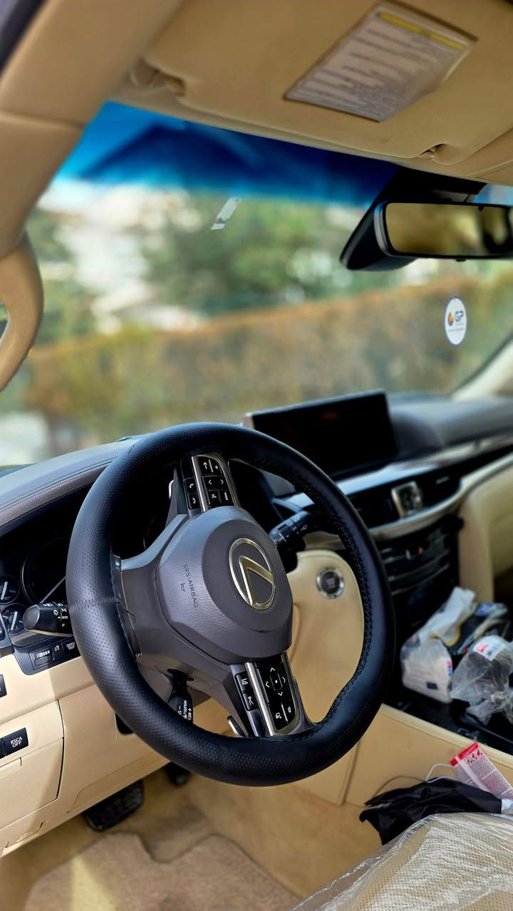 السلام عليكم
للبيع
          Lexus LX 570 Supersport 2017                  
لون اسود ملكي ممشى قليل ١٢٣ الف كم حقيقي، بريمي 
معروفة مواصفات الليكزس 
فول مواصفات داخل جلد اصفر بالجيس 
كشنات كهرباء تدفئة و تبريد امامي و خلفي و ميموري
جكات هوائية
داتاشو 
رادار امامي و جانبي
مري اوتو ديم
كامرات ٣٦٠ وكالة
بصمة ٤ ابواب 
صندوك كهرباء 
لايتات دايناميك 
سقف كنتارا
نظام زحف و انظمة قيادة
و هواااية بعد مواصفات

مكينة ٨ سلندر ٥.٧ غني عن التعريف

سيرفس كامل دهون و فلاتر قبل كم شهر
تخم تاير دنلوب اصلي ياباني جديد 

السيارة كلش جديدة، و باقية بحالة الوكالة، بصمتين موجودة و حتى كاعيات الشركة و فرشة الدشبول موجودة، و حتى الهوك مالتها موجود، و هاي من النوادر على موديلها 
جان عليها ppf من ال ٢٠١٧ و قبل سنة شلته قبل لا يخلص الضمان مالته 
بيها فقط دائرة صغيرة بخ بالدعامية الامامية جهة اليسرى و باقي السيارة مكفولة من الشخوط و الصبغ و البارد و سونار موجود

السيارة مرآية ماشاءالله 🧿
مكانها سليمانية و رقمها سليمانية مميز
تحويل ثاني يوم 
سنوية و فحص و هزة جديد و رقمها مميز ٤ ارقام سليمانية حرف A
للمزيد من التفاصيل نورني بالخاص او اتواصل واتساب
0771 178 4000
