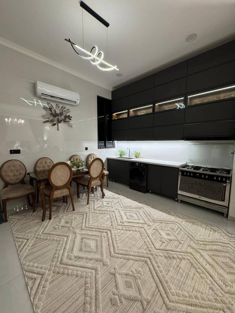 السلام عليكم من رخصت أخوية الأدمن عندي ١٥٠م واجة ٥م ونزال ٣٠م بيت جديد درجة أولى ٤طوابق الأرضي طرمة صالة جلسة حولي غرفة نوم خدمات داخلي وخارجي منور طابق الثاني ٣نوم وخدمات جلسة طابق الثالث ٣نوم صالة وخدمات رابع بيتونة مخزن سطح البيت بي مصعد البيت مطلع شمس موقعة القاهرة الضباط خلف جامعة الإمام جعفر الصادق قريب الشارع السايدين تجاري مودي الى حسينية ال الرسول موقع جدا ممتاز أستفسار على رقم ***********
